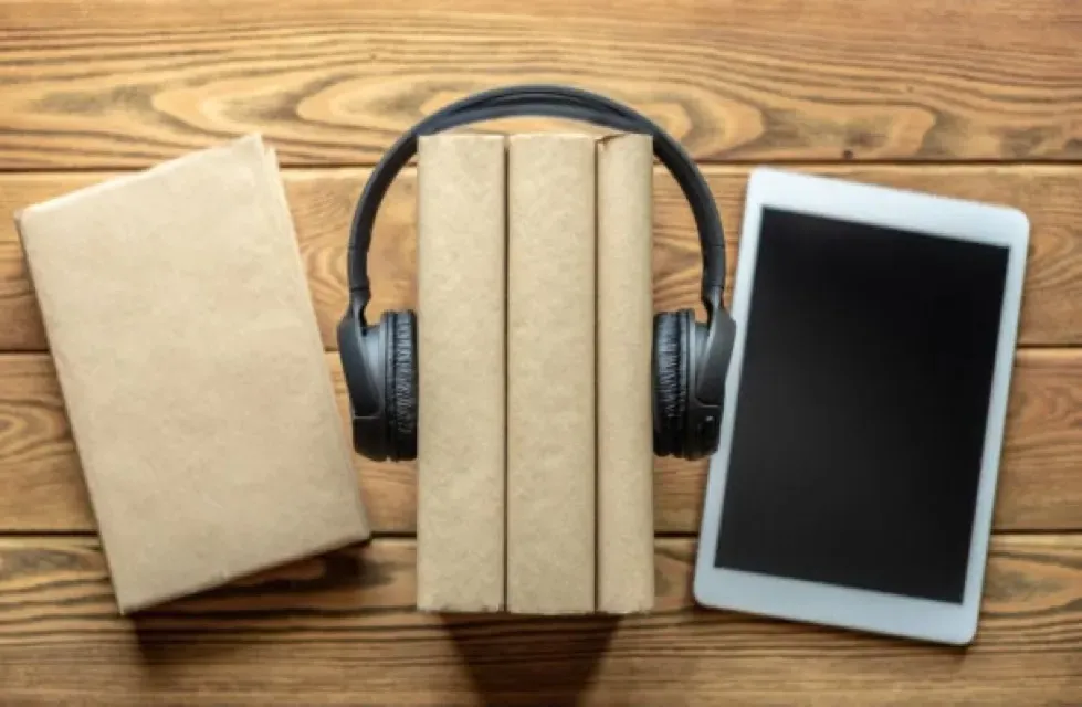 Ebook vs Audiobook: How Publishers Can Offer Both in One Platform
